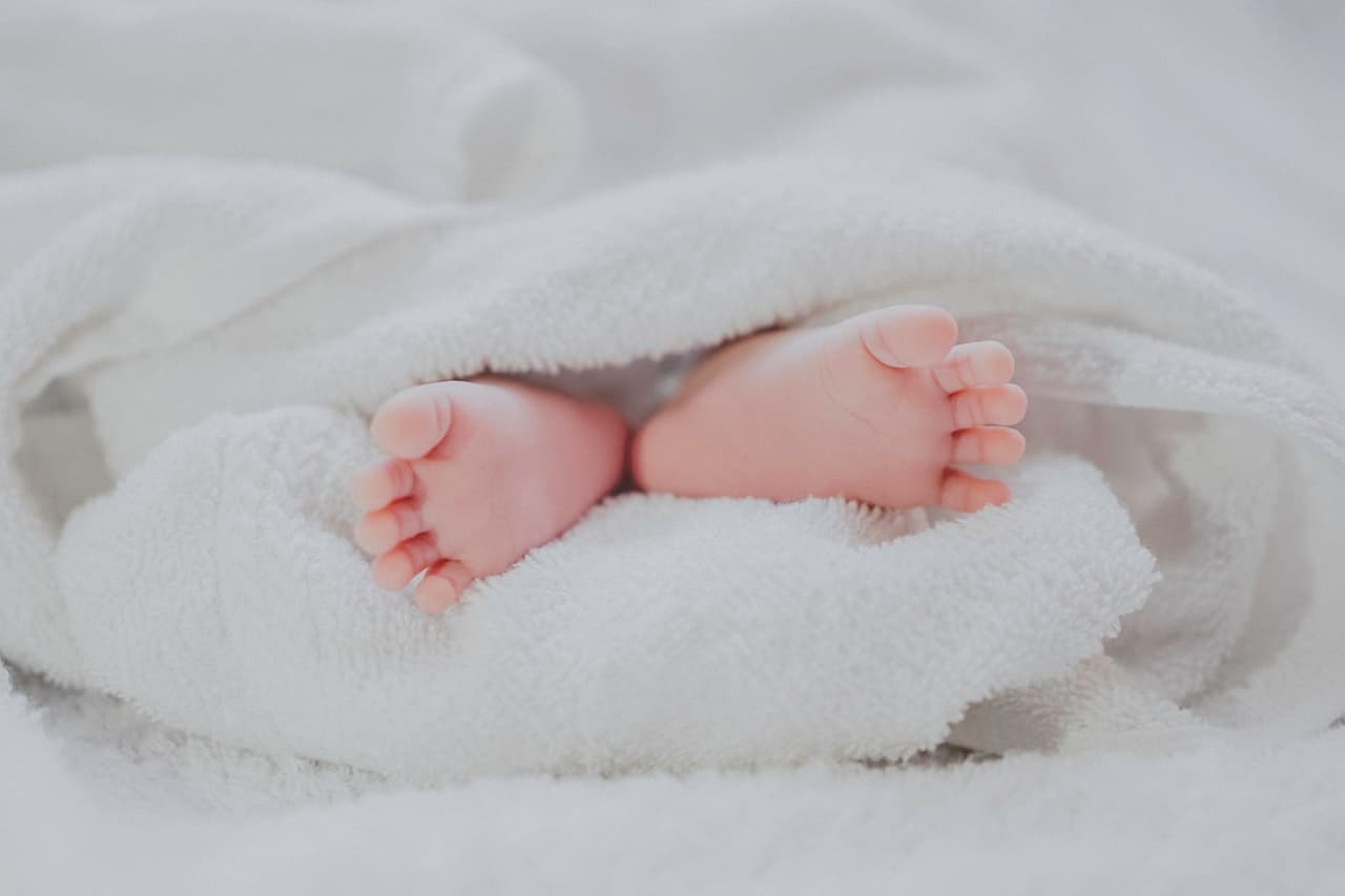 Chaqaloq terisini namlantirish — atopik dermatit parvarishi